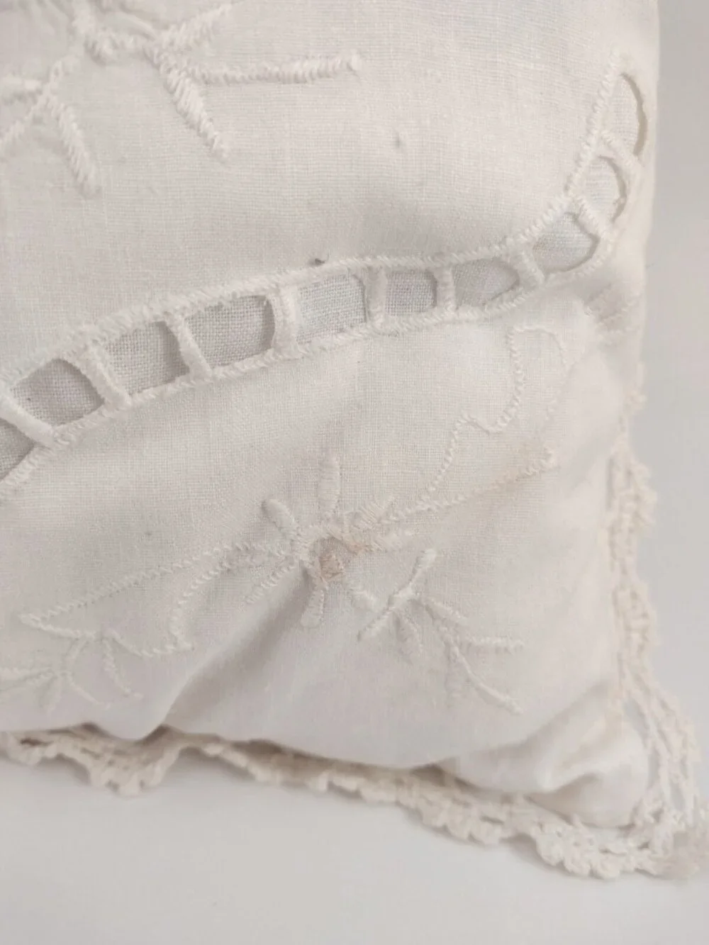 White Throw Pillows Set of 3 Heart Square Rectangle Couch Arm Chair Country
